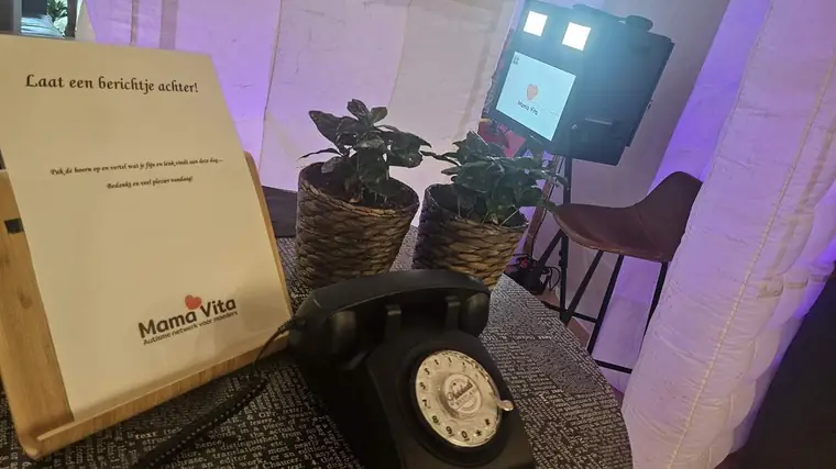 Gastenboek telefoon in een opblaasbare Photobooth
