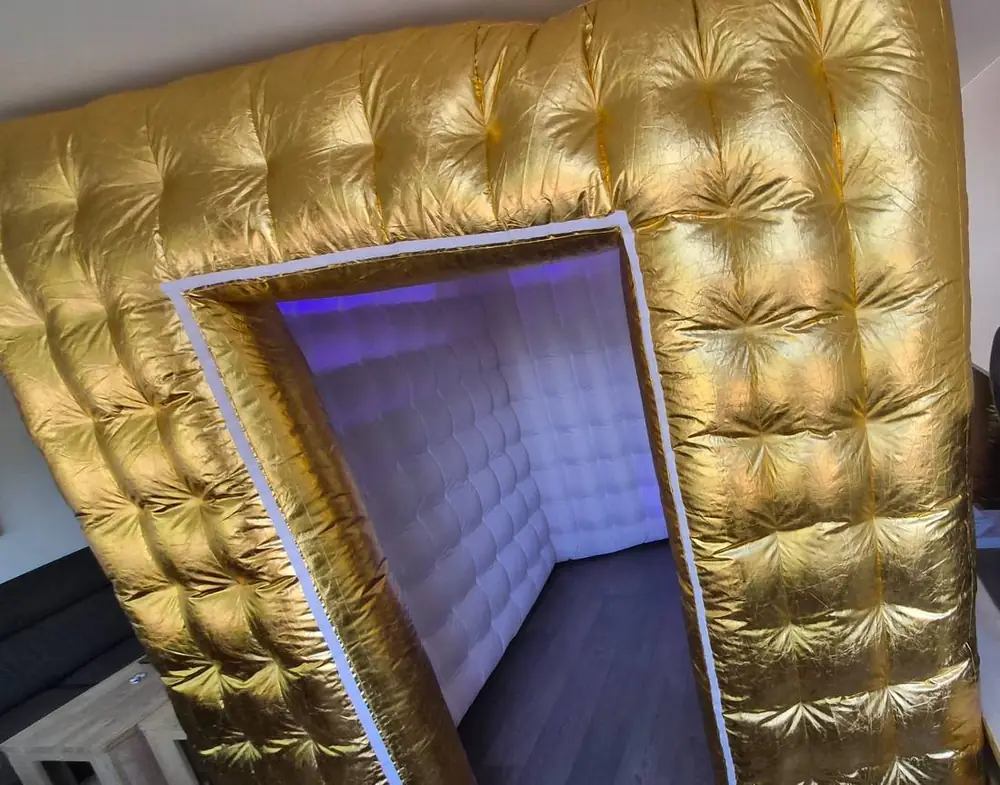 Opblaasbare Photobooth in goud met LED verlichting